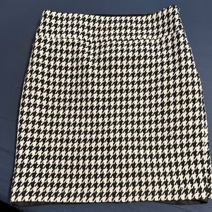 Houndstooth pencil skirt